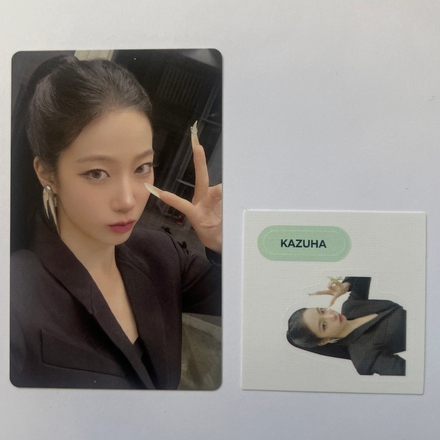 LE SSERAFIM - HOT (Compact Ver) Weverse Photocard + Sticker