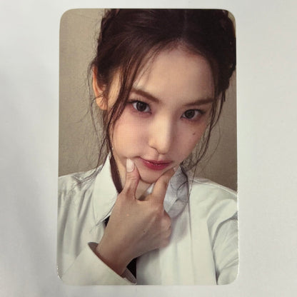 IZNA- N/a Withmuu Pre-order Benefit Photocard