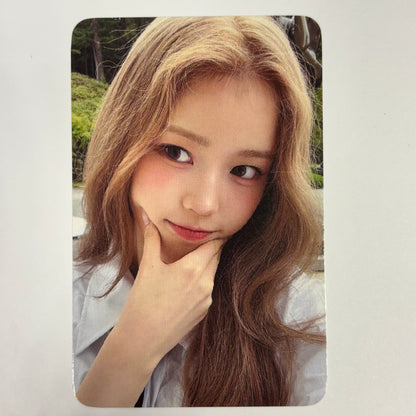 IZNA- N/a Withmuu Pre-order Benefit Photocard