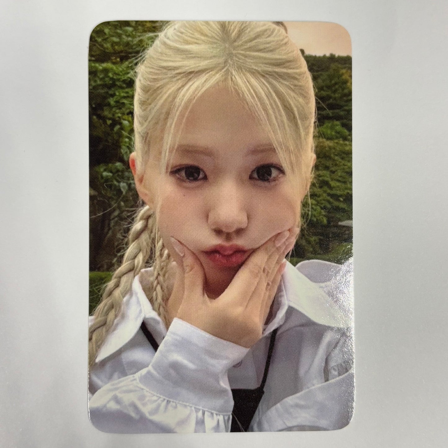 IZNA- N/a Withmuu Pre-order Benefit Photocard