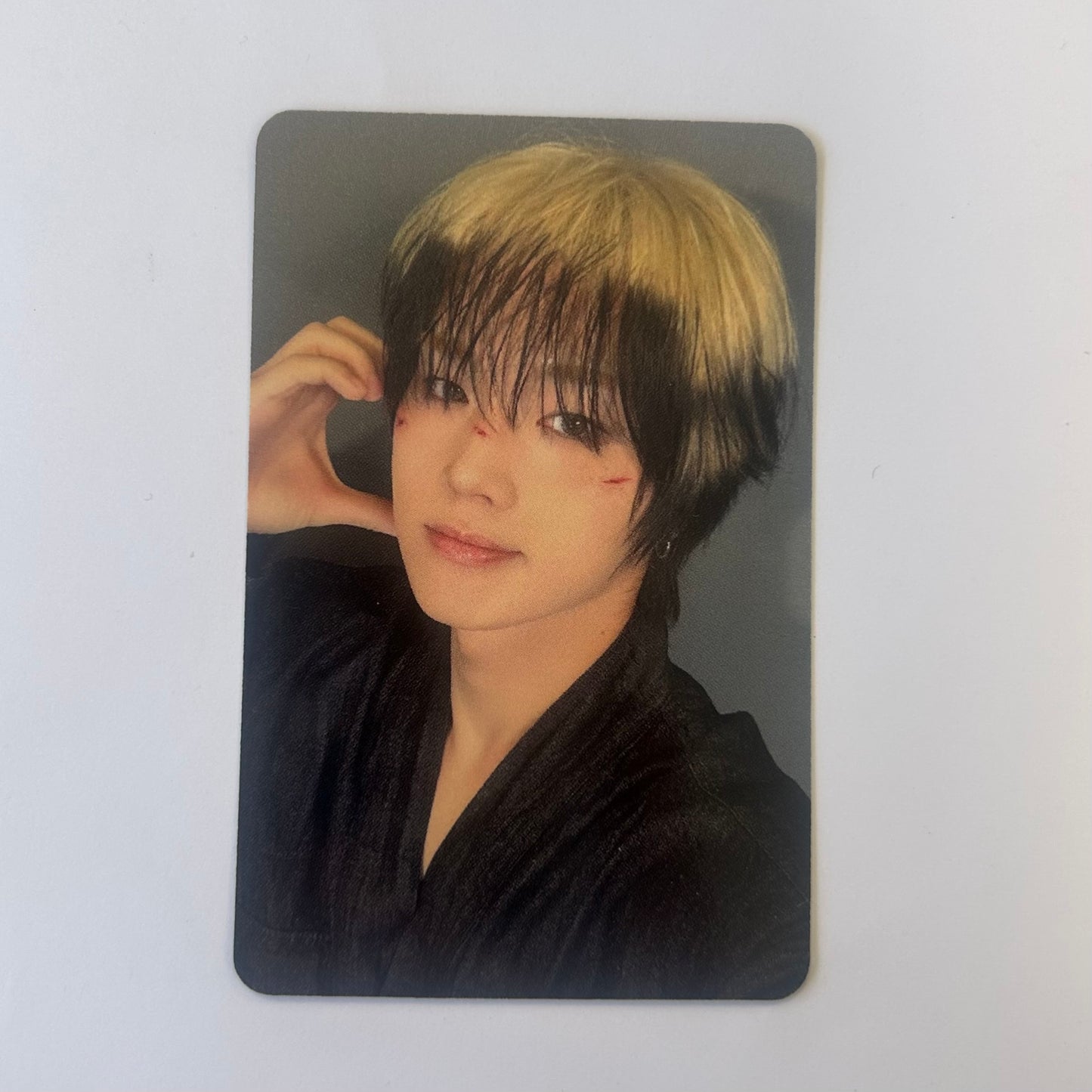 XDINARY HEROES - DEAD AND Apple Music Photocards