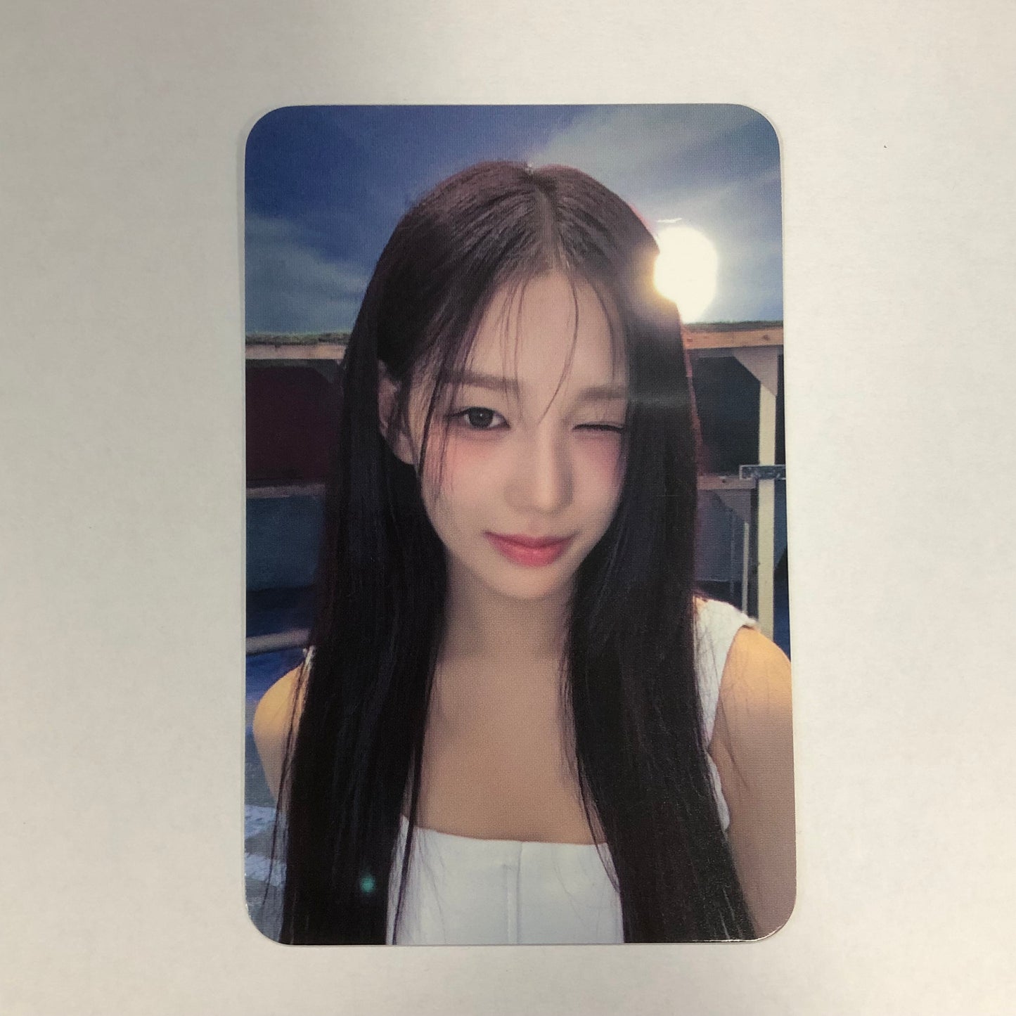 IZNA- N/a Soundwave Pre-order Benefit Photocard