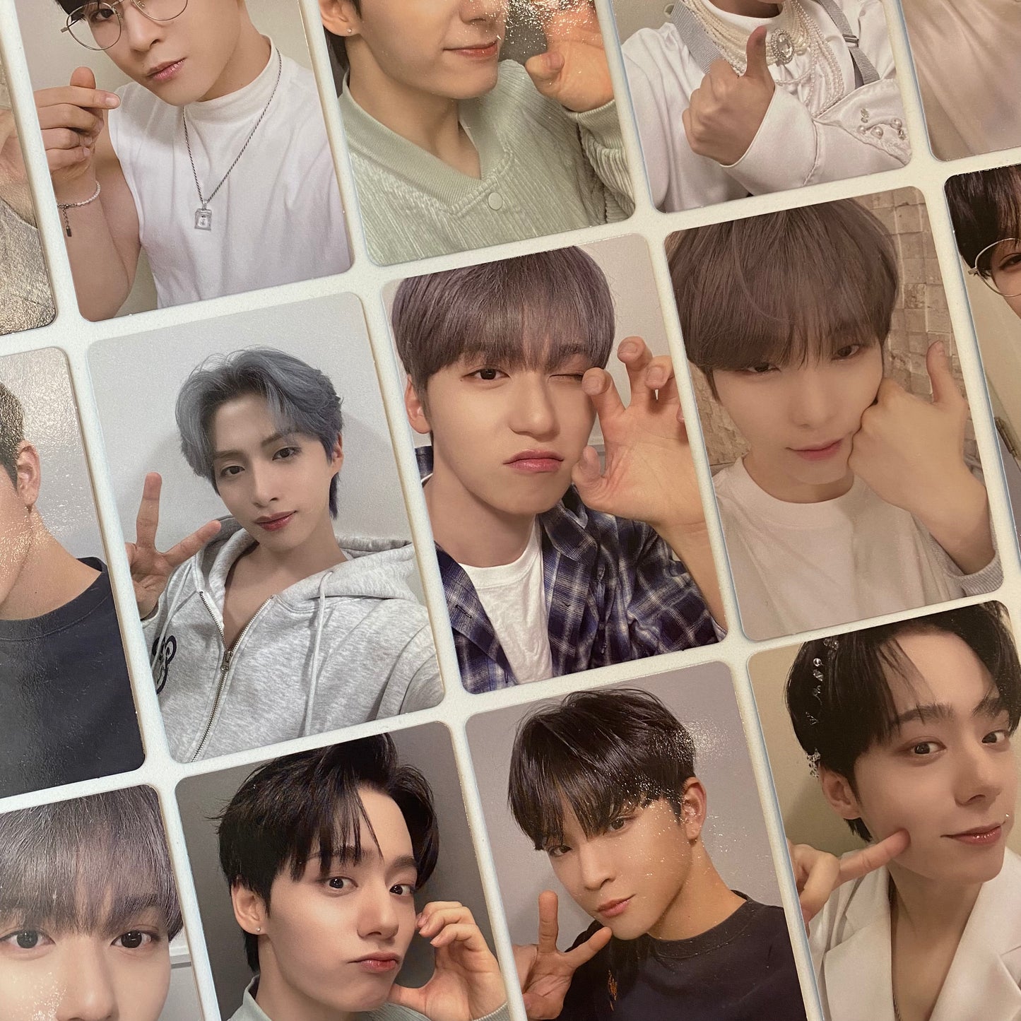ONEUS 'LA DOLCE VITA' OFFICIAL POP-UP MERCH - Trading Photocards ONEUS 'LA DOLCE VITA' OFFICIAL POP-UP MERCH - Trading Photocards