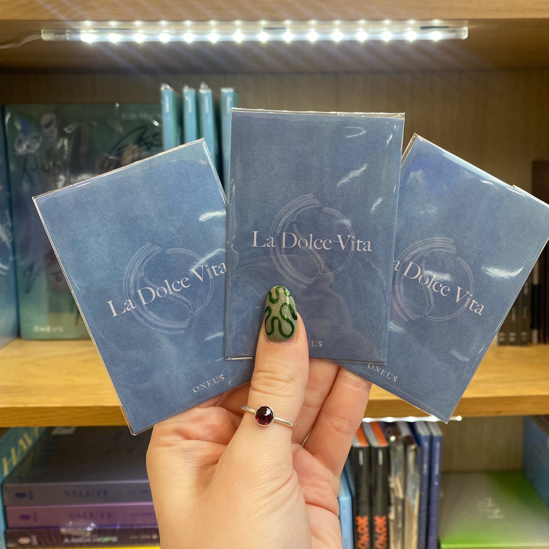 ONEUS 'LA DOLCE VITA' OFFICIAL POP-UP MERCH - Trading