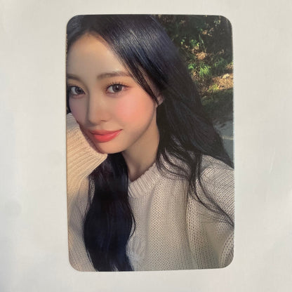 Weeekly - ColoRise Apple Music Lucky Draw Photocard