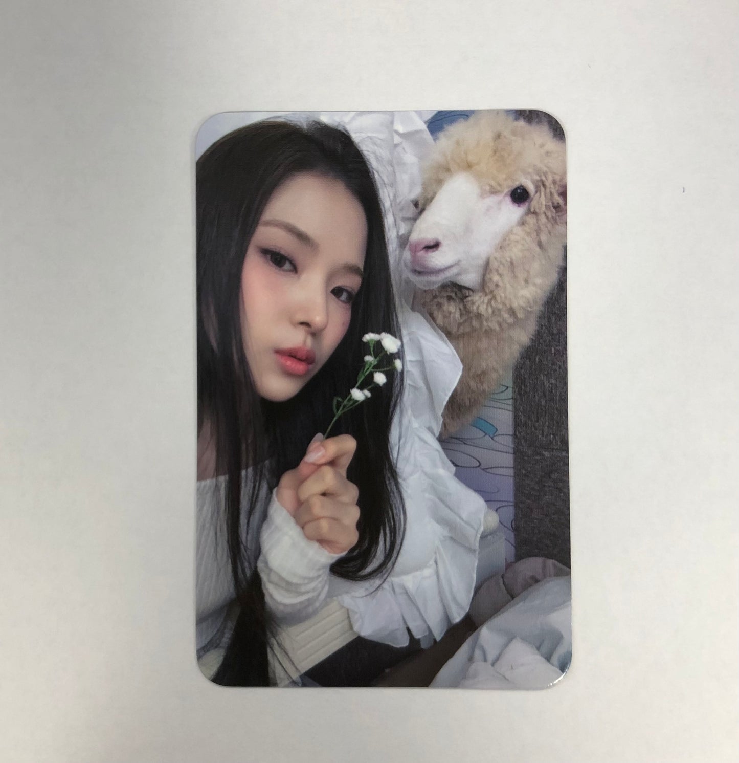 IZNA- N/a Soundwave Pre-order Benefit Photocard