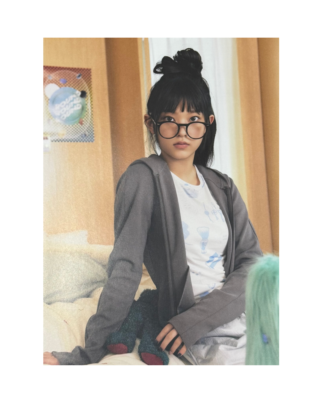 NEW JEANS - WELCOME TO ROOM 772 Mini Poster