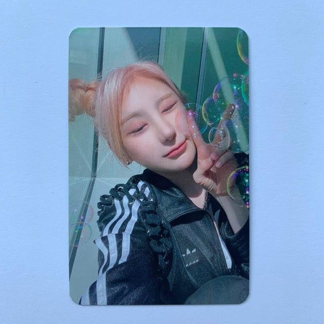 Lee Chaeyeon - Over The Moon Makestar Photocards