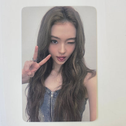 MEOVV - Official Lightstick FansLike Photocards