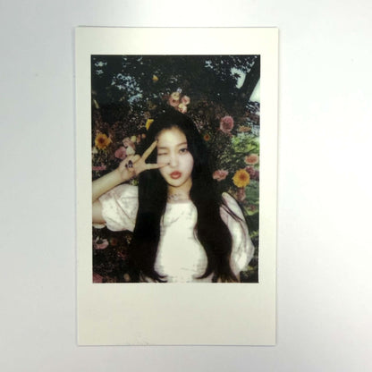 LOONA- Official Pre-order/Lucky Draw photocards