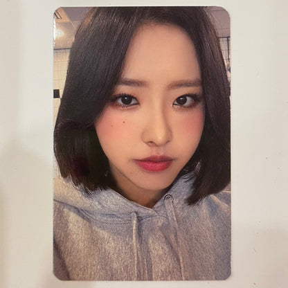 LOONA - World Tour Trading Cards