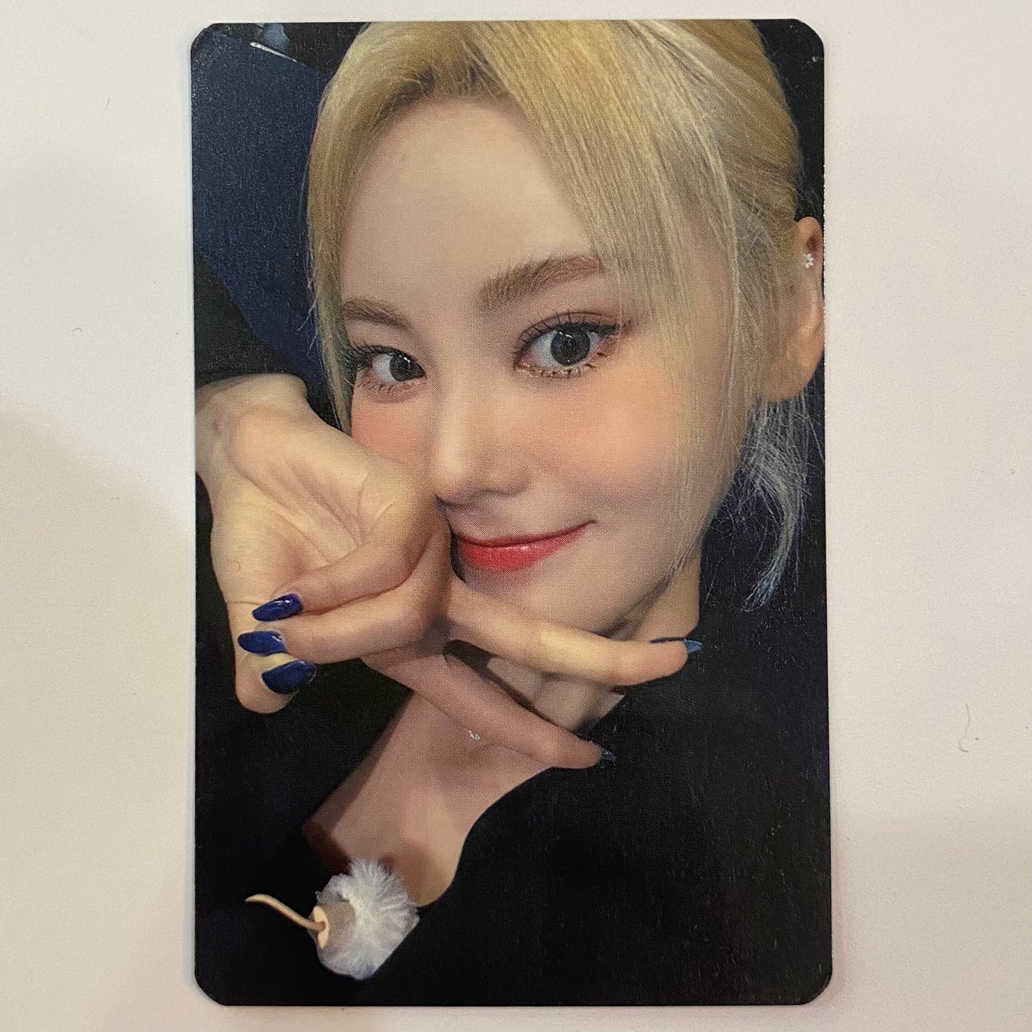 LOONA - World Tour Trading Cards