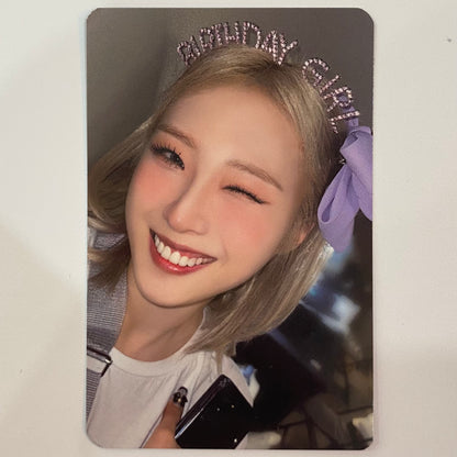 LOONA - World Tour Trading Cards