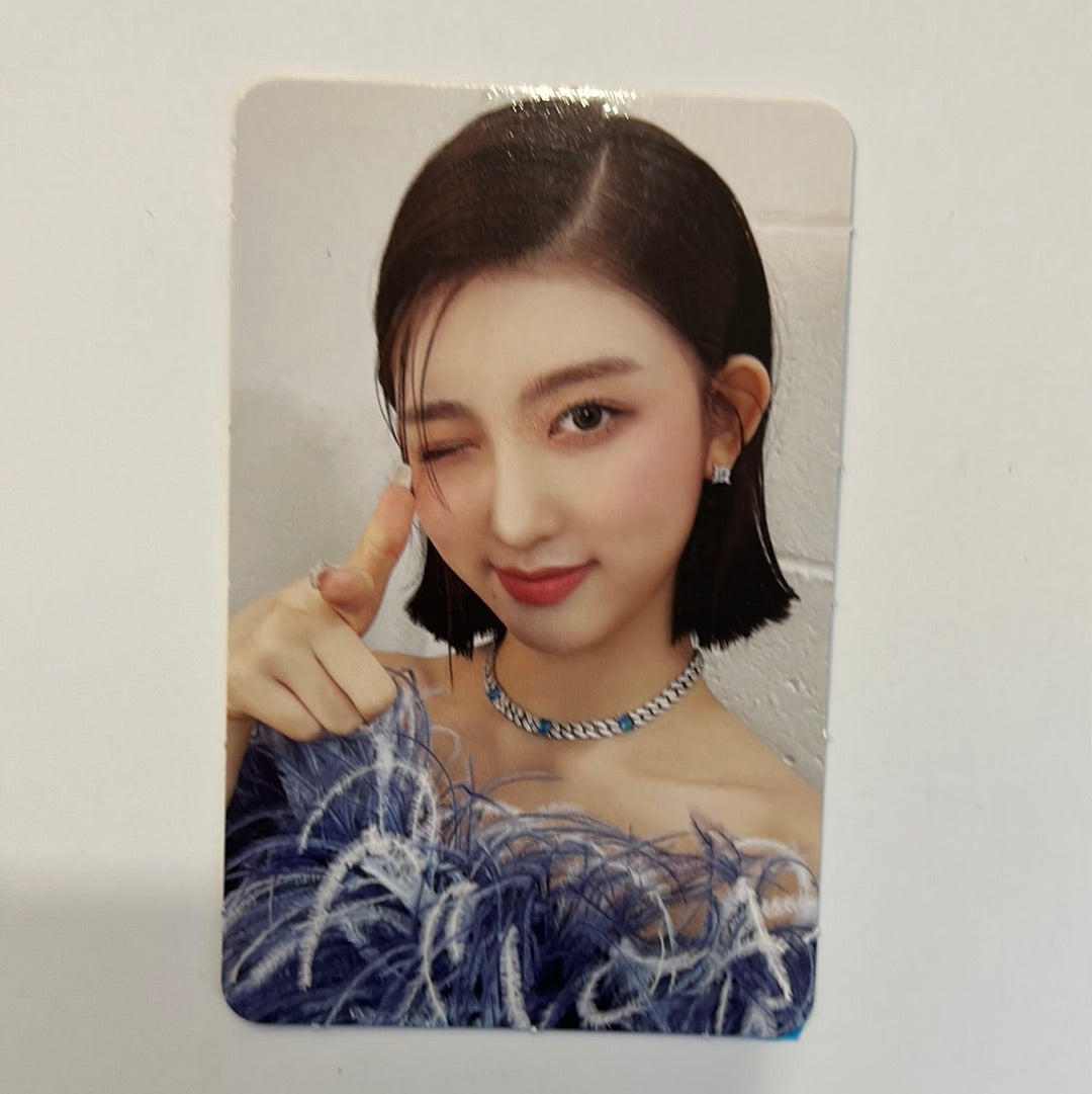 IVE - Love Dive Preorder Photocard