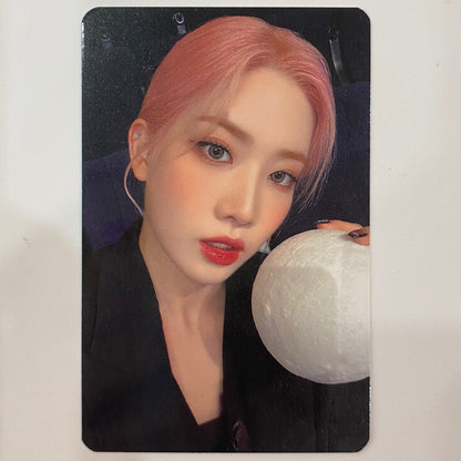 LOONA - World Tour Trading Cards