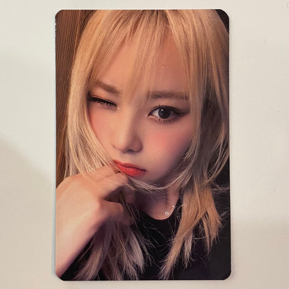 LOONA - World Tour Trading Cards