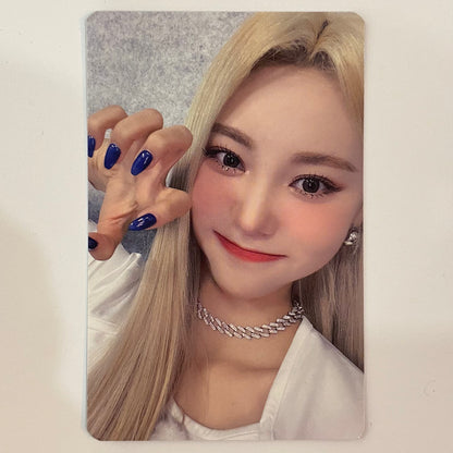 LOONA - World Tour Trading Cards